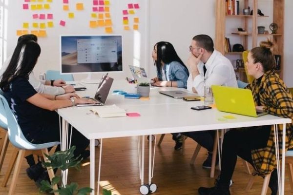 How Bilingual (Hindi + English) Training Courses Bridge the Learning Gap?